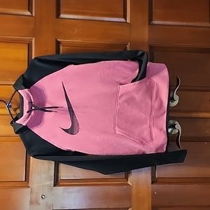 NWOT Nike Women's Therma-FIT Fleece Pullover Graphic Hoodie